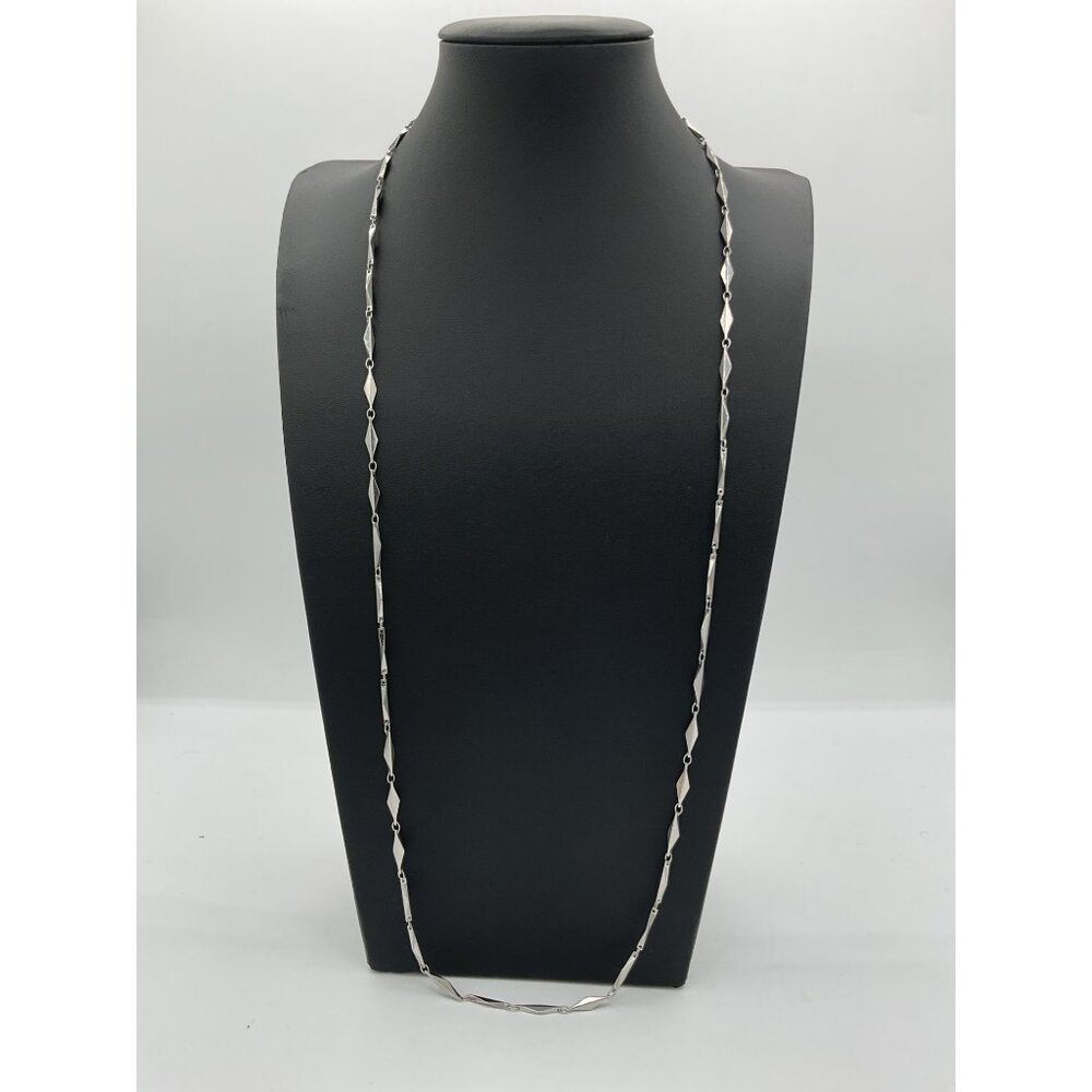 Silver-Tone Diamond-Shaped Chain Necklace With Lobster Clasp